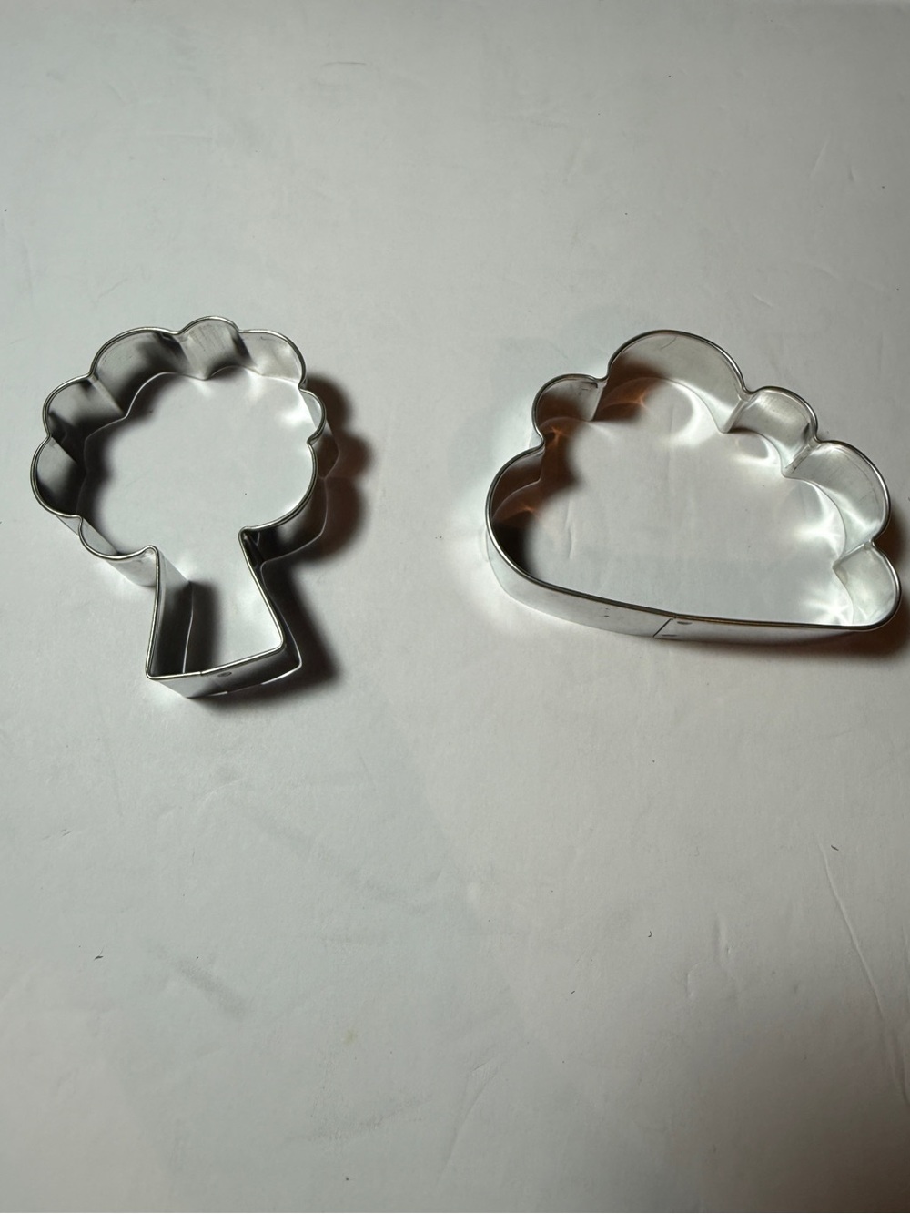 NWOT Tree and Cloud Aluminum Cookie Cutter Set